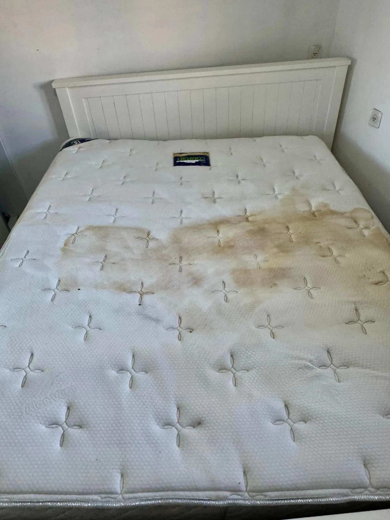 מזרן לפני חיטוי וניקוי של המבריקן