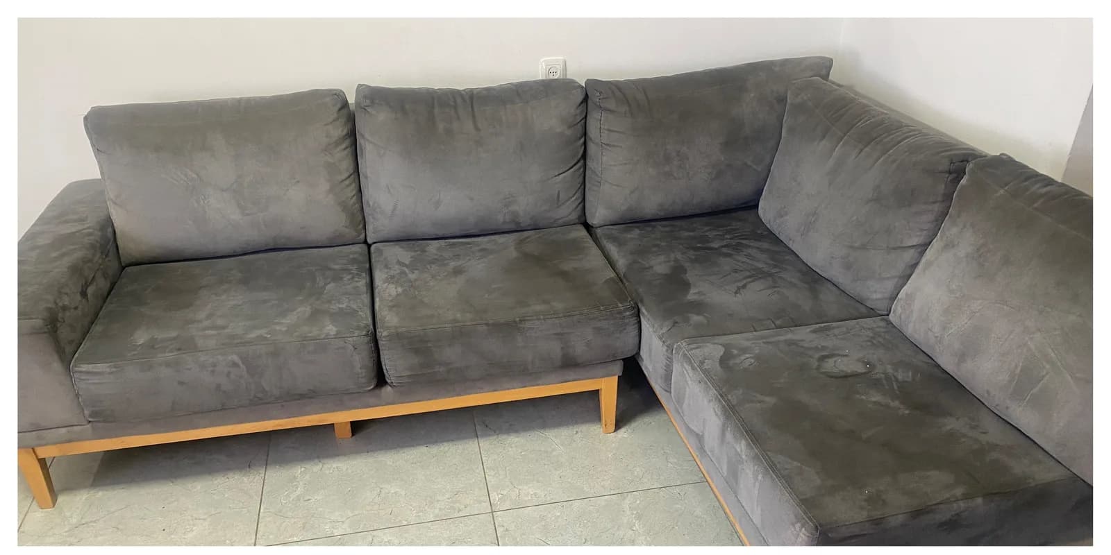 שטיח סלון לפני שטיפה יסודית של המבריקן