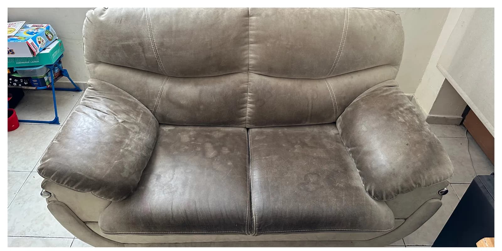 ריפוד — אבק וכתמי מזון — לפני